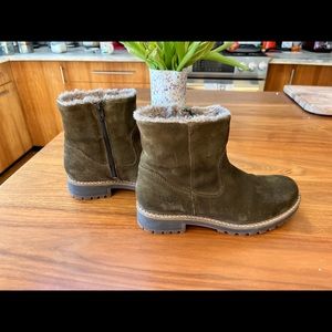 Bos. & Co. Calib Suede waterproof Chelsea alternative fur lined, grip sole